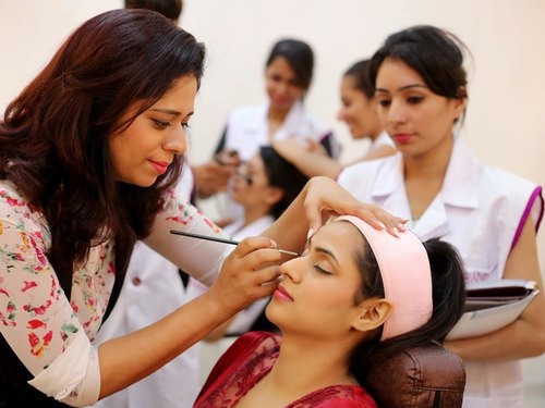 ADVANCE DIPLOMA IN COSMETOLOGY AND BEAUTY PARLOUR MANAGEMENT 